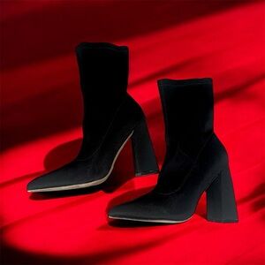Black pointed Ankle Boots